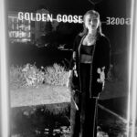 Kanika Kapoor Instagram - On the edge with skateboarders at @goldengoose #HAUSofdreamers #goldengoose #parisfashionweek #pfw2023 🖤 @iamanagementinternational Styled @purna02