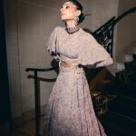 Kanika Kapoor Instagram - Time goes by in a blink of an eye! Celebrating love in #Paris 💎 @kamyenjewellery 🥻 @roseroom__official Assisted by @purna02 Skin prep @dr_marwaali #paris #love #music #musician #fantasy Paris, France