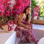 Kanika Kapoor Instagram - 🎀 #kanikakapoor #music #musician #loveyou #dg #dolcegabbana #mykonos #greece #insta #fashionstyle #fantasy #india