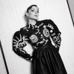 Kanika Kapoor Instagram – @schiaparelli for @serpentineuk summer party 🎵

#london #londonlife #kanikakapoor #instadaily #summervibes #schiaparelli #music Serpentine Pavilion