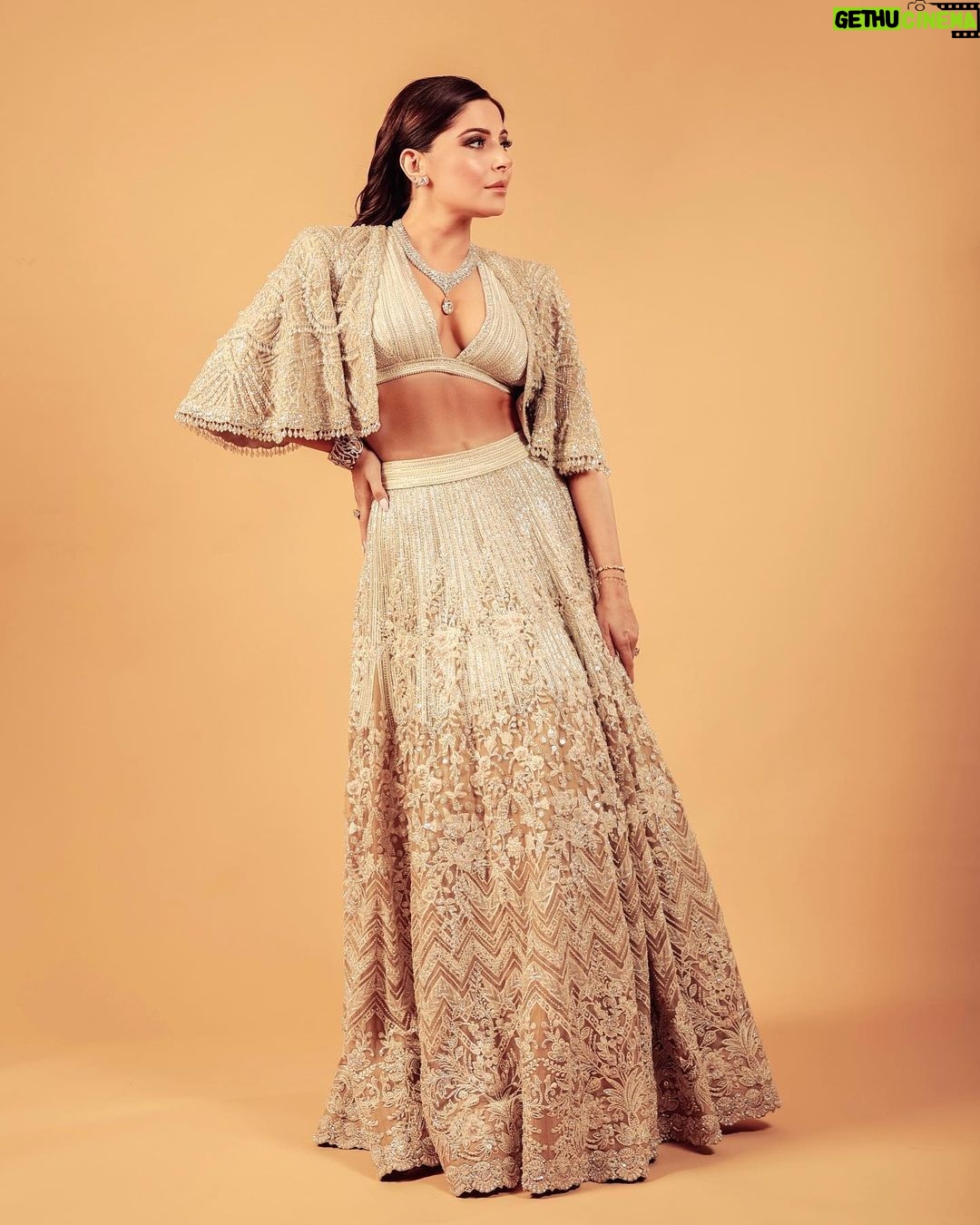 Kanika Kapoor Instagram - Spectacular night at the @nmacc.india ✨✨✨✨✨✨✨✨✨✨✨✨ Thank you Nita M Ambani and the entire Ambani family ❤️ #Gala #indiainfashion #india Wearing @farazmanan Jewels @kamyenjewellery Makeup @wedandlock Hair @vithikajaiswal Nita Mukesh Ambani Cultural Centre