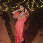 Kanika Kapoor Instagram - Congratulations my dearest @surilyg #20years and counting 🤗 We love you ❤️ 📸 @theweddingstory_official Jaisalmer Dessert