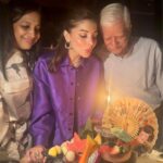 Kanika Kapoor Instagram - #birthdayphotodump Missed my ❤️❤️❤️❤️ Thank you @clapdxb for making my birthday so special 🥂 #best #stuffed #dubai #bday #familytime Thank you @abbhimanyu.a 🎼 Dubai, United Arab Emirates