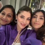 Kanika Kapoor Instagram - #birthdayphotodump Missed my ❤️❤️❤️❤️ Thank you @clapdxb for making my birthday so special 🥂 #best #stuffed #dubai #bday #familytime Thank you @abbhimanyu.a 🎼 Dubai, United Arab Emirates