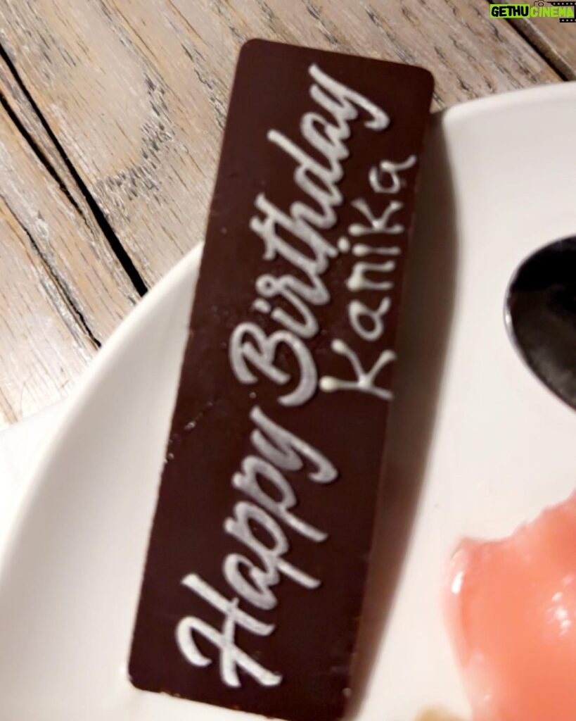 Kanika Kapoor Instagram - #birthdayphotodump Missed my ❤️❤️❤️❤️ Thank you @clapdxb for making my birthday so special 🥂 #best #stuffed #dubai #bday #familytime Thank you @abbhimanyu.a 🎼 Dubai, United Arab Emirates
