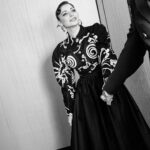 Kanika Kapoor Instagram – @schiaparelli for @serpentineuk summer party 🎵

#london #londonlife #kanikakapoor #instadaily #summervibes #schiaparelli #music Serpentine Pavilion