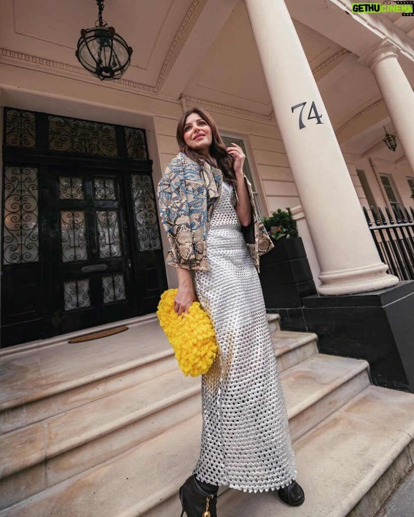 Kanika Kapoor Instagram - “How many persons will u be till u become the person you are” #freddybirdy #kanikakapoor #instagood #london #music #love 📸 @abhibhandhun Styled @purna02 Knightsbridge