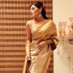 Kanika Kapoor Instagram - Mrs H 🌹 For @hellomagindia #halloffame Awards Styled @prashantmangasuli Saree @raw_mango Blouse @victoriasecretindias Earings @hanut101 Ring @kamyenjewellery Hair @nanaosoyam_ Makeup @nikitathadani9 Mumbai, Maharashtra