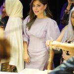 Kanika Kapoor Instagram - @chanelofficial #funfair #dubai #kanikakapoor #dubai #dubai🇦🇪 #mydubai #instagood #music #india #bollywoodhot Hair @laloge_uae
