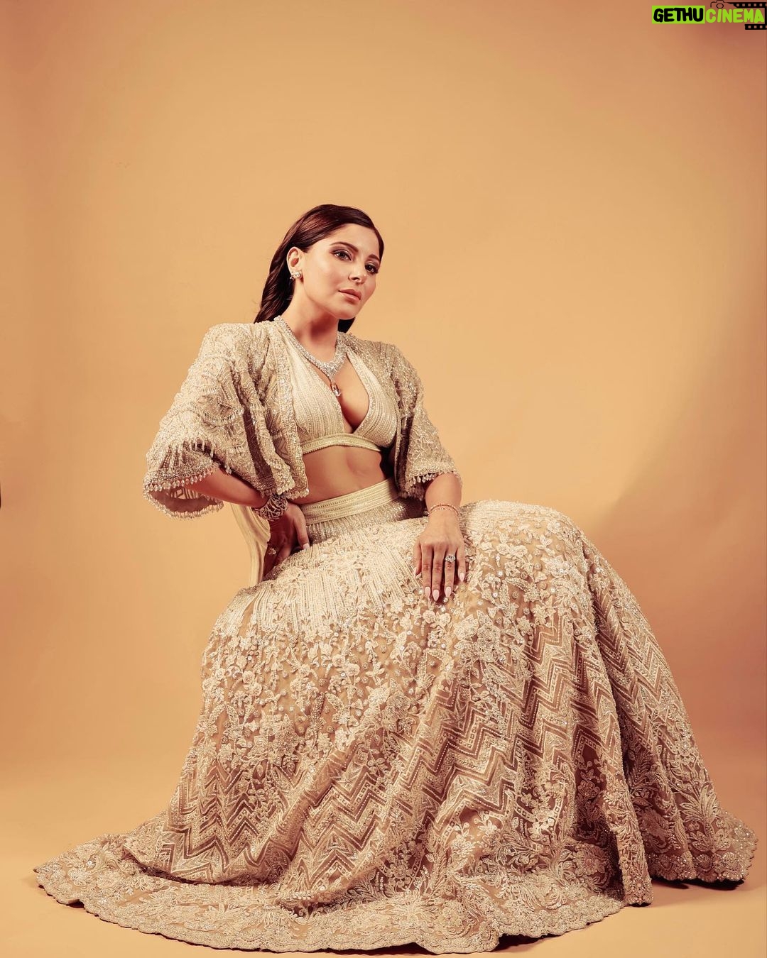 Kanika Kapoor Instagram - Spectacular night at the @nmacc.india ✨✨✨✨✨✨✨✨✨✨✨✨ Thank you Nita M Ambani and the entire Ambani family ❤️ #Gala #indiainfashion #india Wearing @farazmanan Jewels @kamyenjewellery Makeup @wedandlock Hair @vithikajaiswal Nita Mukesh Ambani Cultural Centre