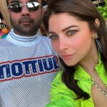 Kanika Kapoor Instagram - “Yes I’ve retired” @farazmanan 😛🌈🌴 #dubai #dubailife #holiday @kiranmalikk @simonebonaccorsireal @poojag28 😛 Dubai, United Arab Emirates