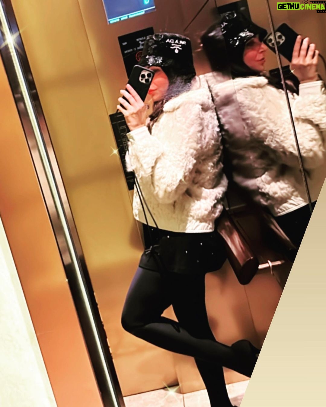 Kanika Kapoor Instagram - Tonight 🦋 Dubai, United Arab Emirates