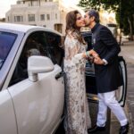 Kanika Kapoor Instagram - Thank you @farazmanan for creating the most gorgeous joda for me🤗 Big shoutout to @kamyenjewellery for all that you designed for me and my family. The jewels will go down generations 🤗 Thank you @raghavendra.rathore for always creating magic 🤗 H&M @shaanmu @emapilato 📸 @josephradhik #kanikakapoor #london #wedding #kanikagautmarried #babydoll #music #india