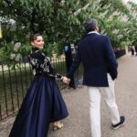 Kanika Kapoor Instagram - Is it wrong to bully my shy husband to pose with me for the gram? #relatable ? 😛 @gautamh 😍 #valentineweek London, United Kingdom