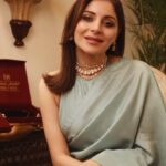 Kanika Kapoor Instagram - @meenajewellersdubai - always special! 💎 As they celebrate their 30 years of legacy in Dubai, you could win big with their month-long raffles. Win 8 Gm Gold coins daily, AED 30,000 every week, and a grand AED 50,000 - until 8th March 2024. Follow @meenajewellersdubai to know more about my fav jewellery brand in Dubai 💎 #meenajewellersdubai #30yearsofmeenajewellers #dubaijewellers #Finejewellery @thebillionaireaffair @abbhimanyu.a Saree @ekayabanaras