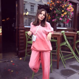 Kanika Kapoor Instagram - “I’m Living - I’m a Liver “ 🧸 ~Orry 

Thank you @octave999 for my tracks..