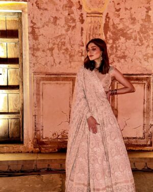 Kanika Kapoor Instagram - Jaipur Dairies 🩷 

In @roseroom__official 🩷