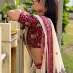 Kanika Maheshwari Instagram - सुंदरता आकर्षित करती है.. मगर प्रेम का आधार नहीं है। लेकिन प्रेम सौंदर्य का आधार है, प्रेम में हर चीज सुंदर हो जाती है.. जिससे भी तुम्हें प्रेम होगा उसमें ही तुम्हें सौंदर्य दिखाई देगा #osho #love #oshoquotes #cool #saree #sunglasses #nature #outside #beauty #happy #happiness #photooftheday #lovemyself #red #white #sareelove #sareelover #fashion #sunglass #coolness #chic #awesome #kanikamaheshwari