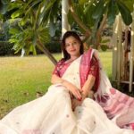 Kanika Maheshwari Instagram - Where there is a saree, there is elegance.🌳🌺✨ #life #godbless #blessed #love #peace #believer #bekind #beautiful #peaceful #saree #sareefashion #sareelover #indiansaree #sareeindia #red #ootd #fashionista #healing #loveyourself #instagood #nature #photooftheday #happy #smile #sun #nofilter #redsaree #kanicamaheshwari