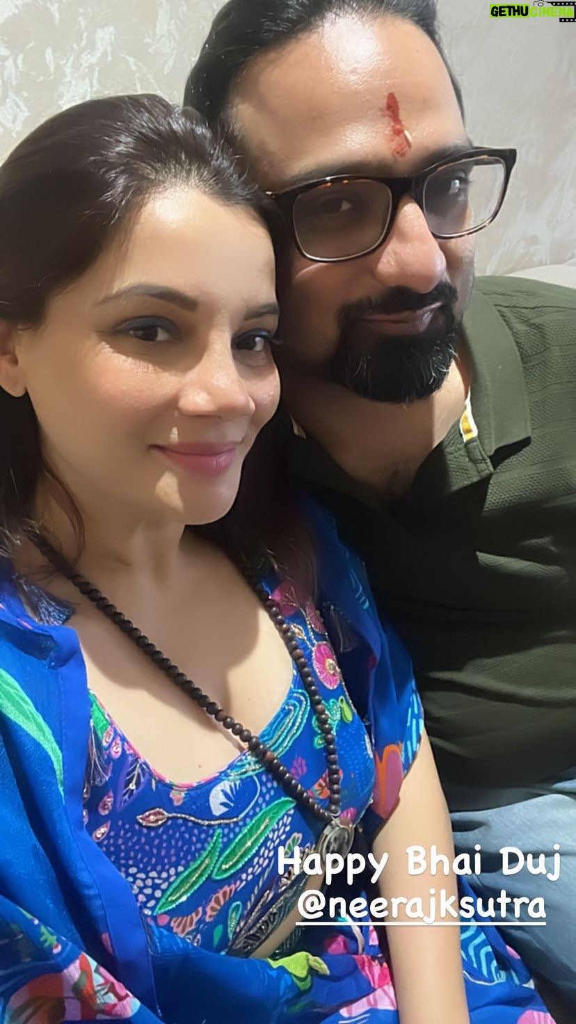 Kanika Maheshwari Instagram - Wishing all the brothers and sisters a joyous Bhai Dooj filled with love, laughter, and the timeless bond that makes every moment special. 💖👫 #bhaidooj #bhaidoojspecial #sibling #siblinglove #love #family #happy #familylove #festival #sisterlove #brotherlove #sisterbrotherlove #indianfestival #happiness #life #blessed #blessings #kanikamaheshwari