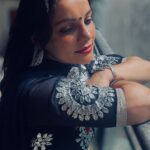 Kanika Maheshwari Instagram - There is something about black; it wraps you in mystery. Like love, it conceals its depth, inviting exploration into the shadows of the heart. 🖤💖 #black #sunlight #beautiful #blessed #love #indiansuit #smile #sun #photooftheday #happy #style #photography #picoftheday #fashion #lifeisgood #life #beauty #makeup #kanikamaheshwari