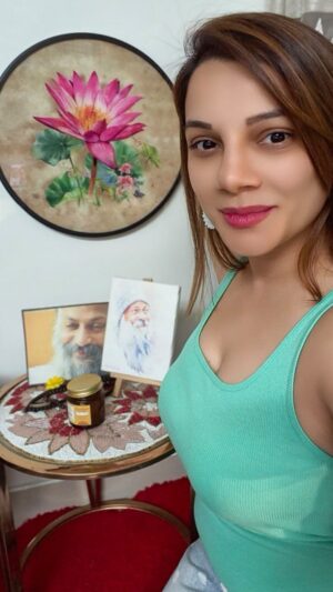 Kanika Maheshwari Instagram - Bhagwan to sirf lakere data hai... inme rang to hum bharte. 🎨✨ Acchi soch se achi mann se hai.✨✨ 

Ten minutes can change your life 
Just hear it...
When you hear good,
When you speak good 
Good comes to you
Now choose,
In your busy life if you give 10 minutes to mindful thinking and mindful thoughts. You will surely reach to your higher self.

Join me for a heartwarming Story Time with Kanika Maheshwari as we explore the vibrant colors we add to the canvas of life through positivity and beautiful thoughts. 

Watch the full story on my Youtube channel and don’t forget to like, comment, share and subscribe to the channel.

#StoryTime #PositiveVibes #LifeInColors #KanikaMaheshwari #positivity #mondaymotivation #motivationmonday #motivation #life #lifestyle