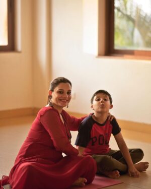 Kanika Maheshwari Instagram - There are no other parenting rule book,
Your child is your reflection
My reflection…
My Nanak in this beautiful world💗🌏

#love #family #yourreflection #myson #myworld #parenting #parentlife #lovemyson #playful #memories #fun #happy #happiness #blessed #blessings #kanikamaheshwari