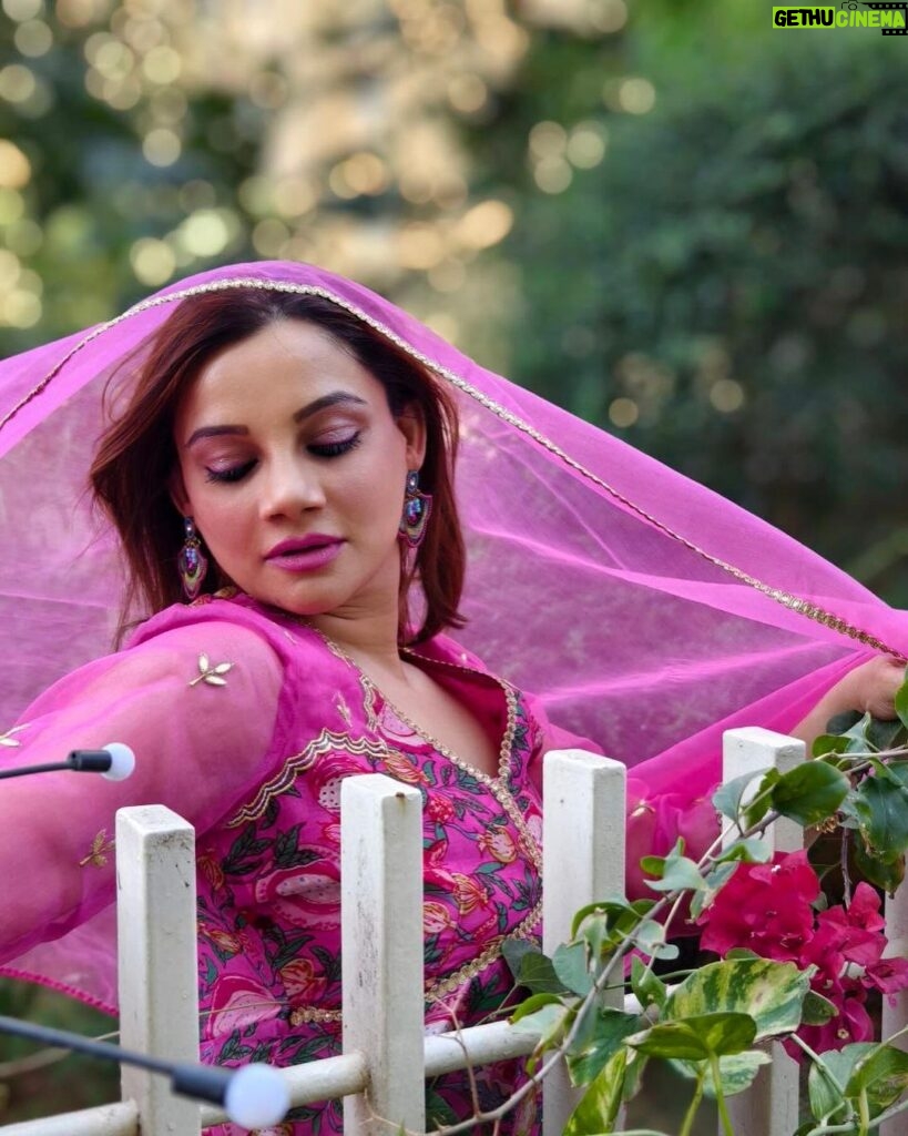 Kanika Maheshwari Instagram - In pink, nature's sync. 🌿💕 Suit: @ambraee_ #beautiful #beauty #love #suit #indiansuit #loving #instagood #photo #photooftheday #photography #sun #sunlight #nature #greenery #princess #amazing #kanikamaheshwari