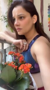 Kanika Maheshwari Instagram - Kon hai ye bewakuf shaks😤 #funnyvideos #comedy #fun #reels #videos #comedyvideos #funny #reelskarofeelkaro #reelsinstagram #funnyreels #comedyreels #fun #smile #laugh #laughter #reels #reelitfeelit #comedyvideo #funnyvideo #funnyaudios #girls #havingfun😄 #kanikamaheshwari