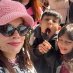 Kanika Maheshwari Instagram - enjoying the last moments of 2023 in a beautiful city with my favourite people✨🏙❤️ #moments #happy #vacation #familytrip #family #favouritepeople #beautifulcity #beautiful #beauty #hongkong #triptohongkong #happiness #blessed #blessings #disneyworld #bigbuddha #enjoyinglife #love #2023 #kanikamaheshwari Hongkong
