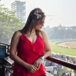 Kanika Maheshwari Instagram - Life is too short to wear boring colors. Go red!❤️✨ #horserace #race #horseriding #event #memory #good #fun #experience #new #horses #racing #heels #reddress #red #beautiful #lookinggood #feelingbeautiful #kanikamaheshwari Mahalaxmi Racecourse