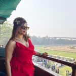 Kanika Maheshwari Instagram - Life is too short to wear boring colors. Go red!❤️✨ #horserace #race #horseriding #event #memory #good #fun #experience #new #horses #racing #heels #reddress #red #beautiful #lookinggood #feelingbeautiful #kanikamaheshwari Mahalaxmi Racecourse