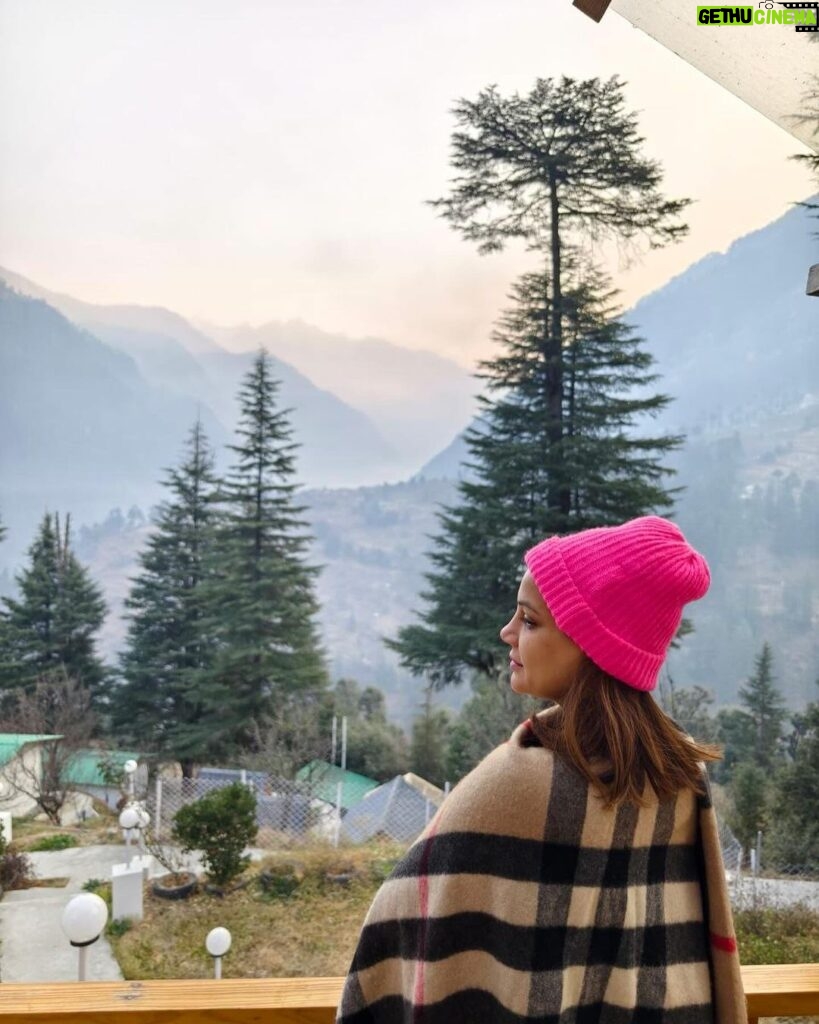 Kanika Maheshwari Instagram - Sometimes weather plays an important role, One understands how to come out of comfort zone and enjoy the beauty of Mother Earth❄️🏔️✨ #mountains #winter #trip #vacation #beauty #mothernature #motherearth #nature #comfort #beautiful #cozy #coldweather #cold #view #life #amazinglife #lifestyle #love #blessed #kasol #kasoldiaries #kasoltrip #hills #love #happy #happiness #kanikamaheshwari Kasol
