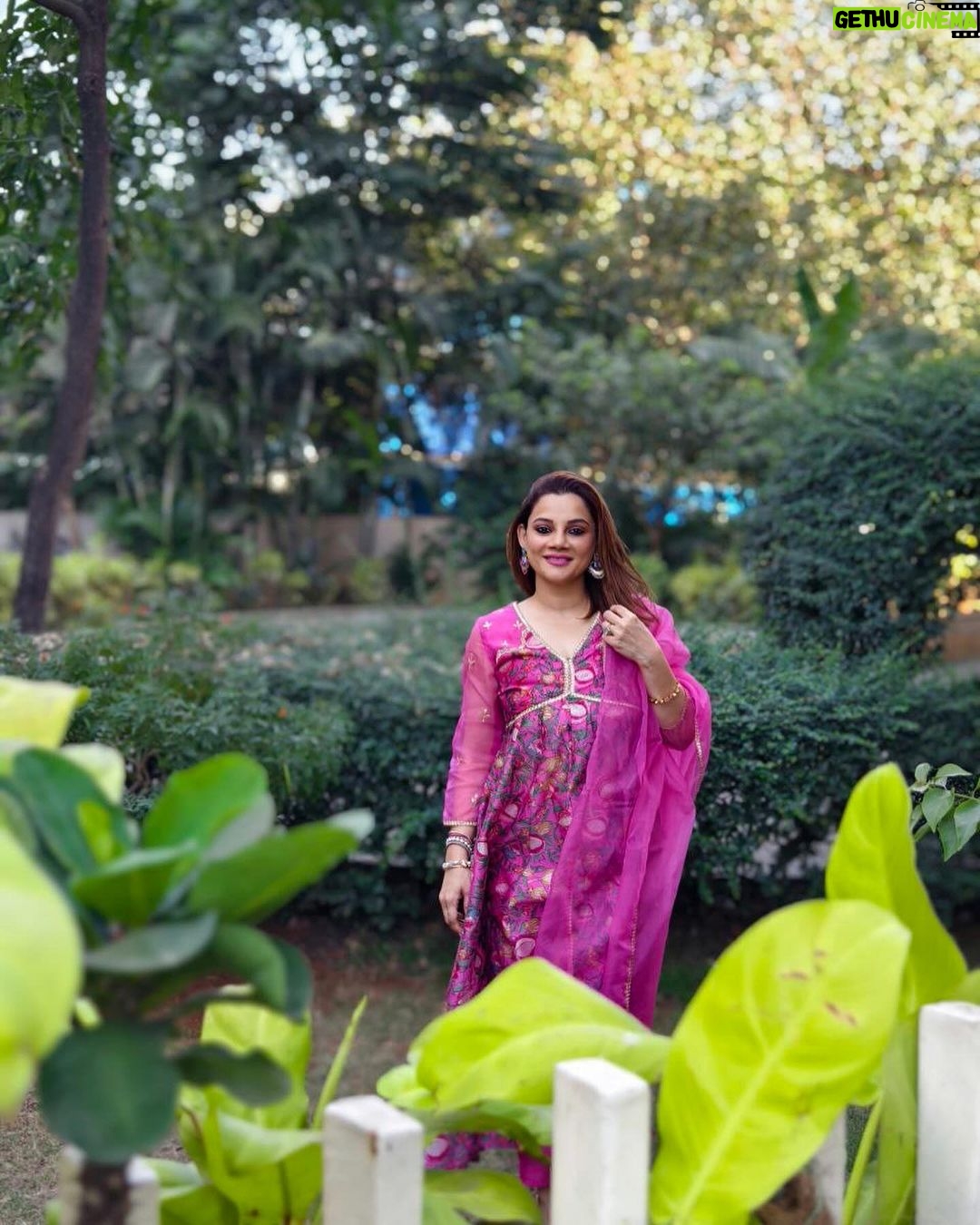 Kanika Maheshwari Instagram - In pink, nature's sync. πΏπ Suit: @ambraee_ #beautiful #beauty #love #suit #indiansuit #loving #instagood #photo #photooftheday #photography #sun #sunlight #nature #greenery #princess #amazing #kanikamaheshwari