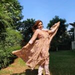 Kanika Maheshwari Instagram - Draped in this suit, feeling like a modern-day princess, basking in the golden embrace of natural sunlight. 👑💖🌞 Suit: @ambraee_ #beautiful #beauty #love #suit #indiansuit #loving #instagood #photo #photooftheday #photography #sun #sunlight #nature #greenery #princess #amazing #kanikamaheshwari