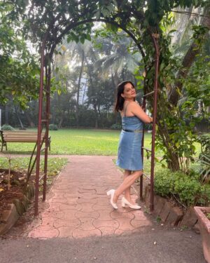 Kanika Maheshwari Instagram - In a world of blues, but my vibes are anything but. 💙✨

#love #blue #ootd #fashionista #bluedress #denimdress #beautiful #healing #innerpeace #loveyourself #feelinggood #instagood #photooftheday #summer #naturelovers #nature #happy #smile #sun #fun #nofilter #dress #modern #bluest #sunset #street #streetwear #streetstyle #kanikamaheshwari