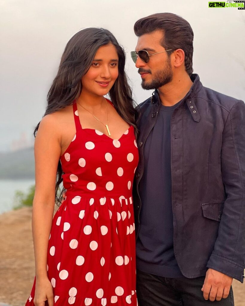 Kanika Mann Instagram - Oye mere Saveer 🤗 You will always have a special place in my heart .. Thanks for being there .. @arjunbijlani Here is to wish you another 365 days of celebrating love and life 💕 I wish you only the best 🤗