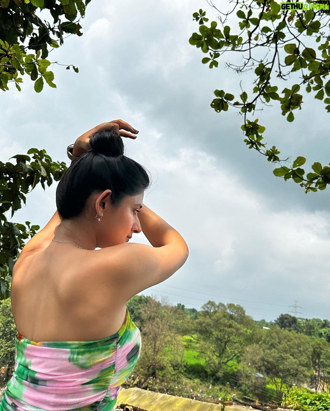 Kanika Mann Instagram - Some fake hairdo poses 🤷🏻♀️ you shouldn’t learn from me for sure 🫡