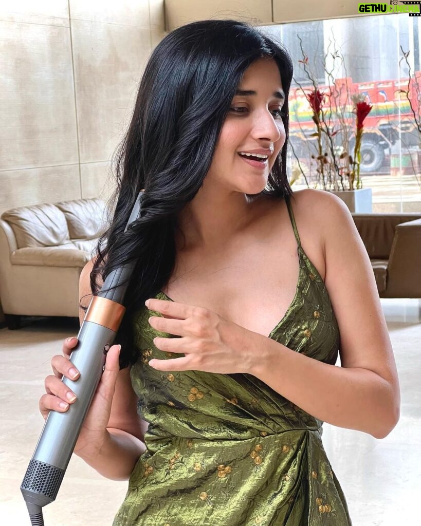Kanika Mann Instagram - Using my Dyson Airwrap today 💗 Without extreme heat damage, salon like hair at home with ease ! #DysonIndia#DysonHair#DysonAirwrap#Gifted @dyson_india