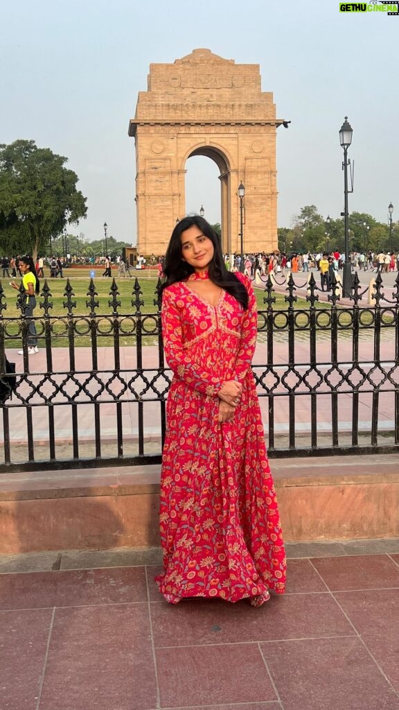 Kanika Mann Instagram - On loop in my head 🤷🏻‍♀️♥️ . Wearing @neerusindia Styled by @nehaadhvikmahajan MUAH @makeupbynayan Delhi, India