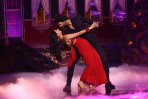 Kanika Mann Instagram - Swipe left to see why Tara and Dev look so excited ♥️
Don’t forget to tune in to #bigboss weekend ka war this Sunday 💫
#chandjalnelaga #colors #jiocinema