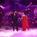 Kanika Mann Instagram - Swipe left to see why Tara and Dev look so excited ♥️ Don’t forget to tune in to #bigboss weekend ka war this Sunday 💫 #chandjalnelaga #colors #jiocinema