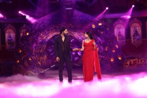 Kanika Mann Instagram - Swipe left to see why Tara and Dev look so excited ♥️
Don’t forget to tune in to #bigboss weekend ka war this Sunday 💫
#chandjalnelaga #colors #jiocinema