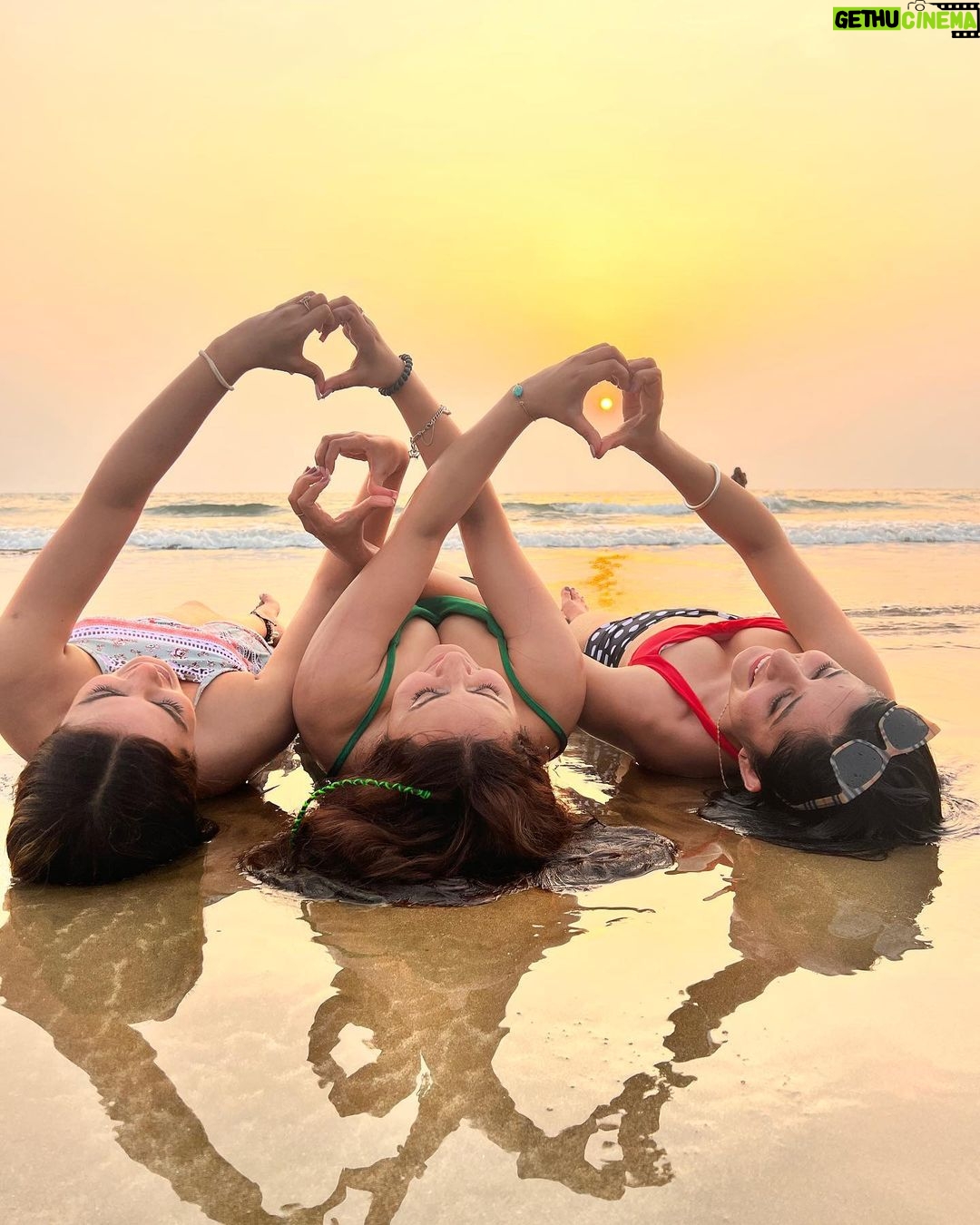 Kanika Mann Instagram - Friendship ni hai ye behnship hai ♥️ Happy birthday @sanaadhattofficial ♥️ I love you Bht Bht sara ♥️