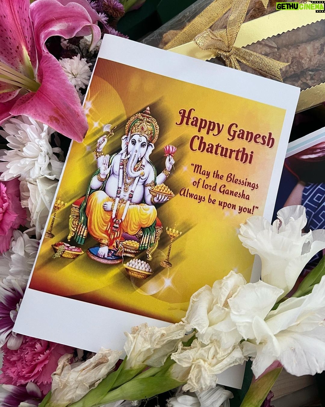 Kanika Mann Instagram - And my BAPPA has come to me in a very beautiful way 💫 So there was a scene today , where my coactor gives Ganapati ji to me wishing for the new journey .. First scene it was , on this beautiful day .. So I thought of bringing him home with me 💫 And here he is .. bringing the rains too 😊 Happy Ganesh Chaturthi 💫 Also thanks #kanikadre for your wishes .. ♥️ I wish the same for you all 🤷🏻♀️