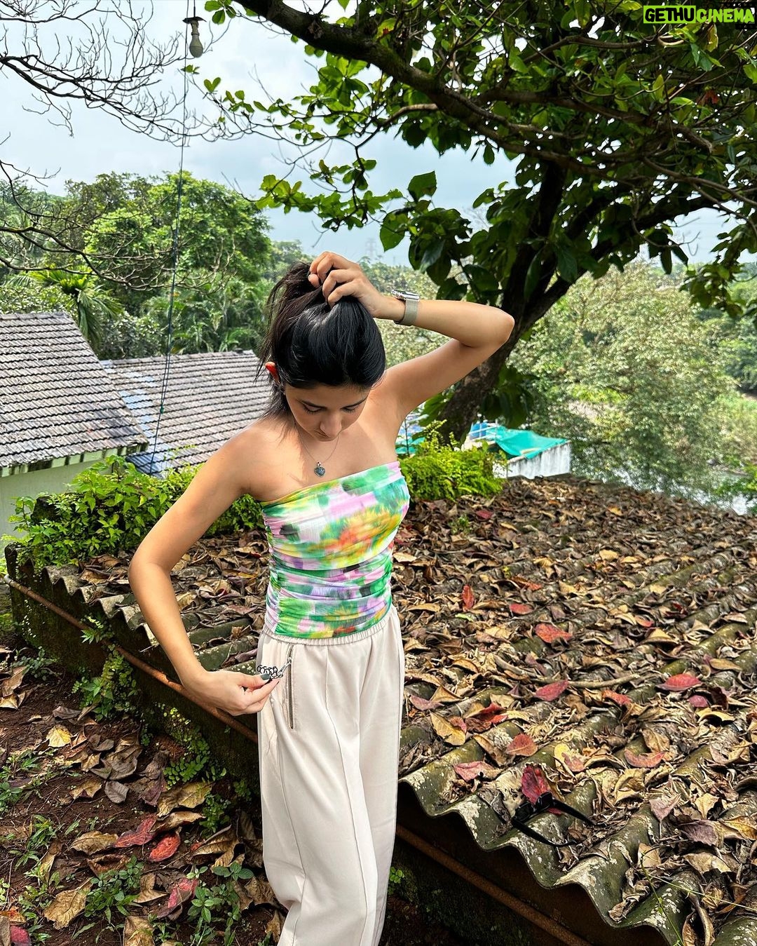 Kanika Mann Instagram - Some fake hairdo poses 🤷🏻♀️ you shouldn’t learn from me for sure 🫡