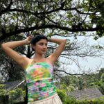 Kanika Mann Instagram - Some fake hairdo poses 🤷🏻‍♀️ you shouldn’t learn from me for sure 🫡