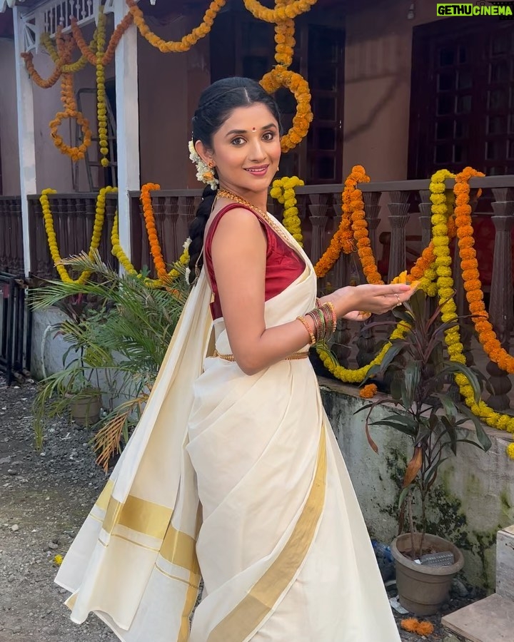 Kanika Mann Instagram - A thowback to wish you all #happyonam 🌸🌼