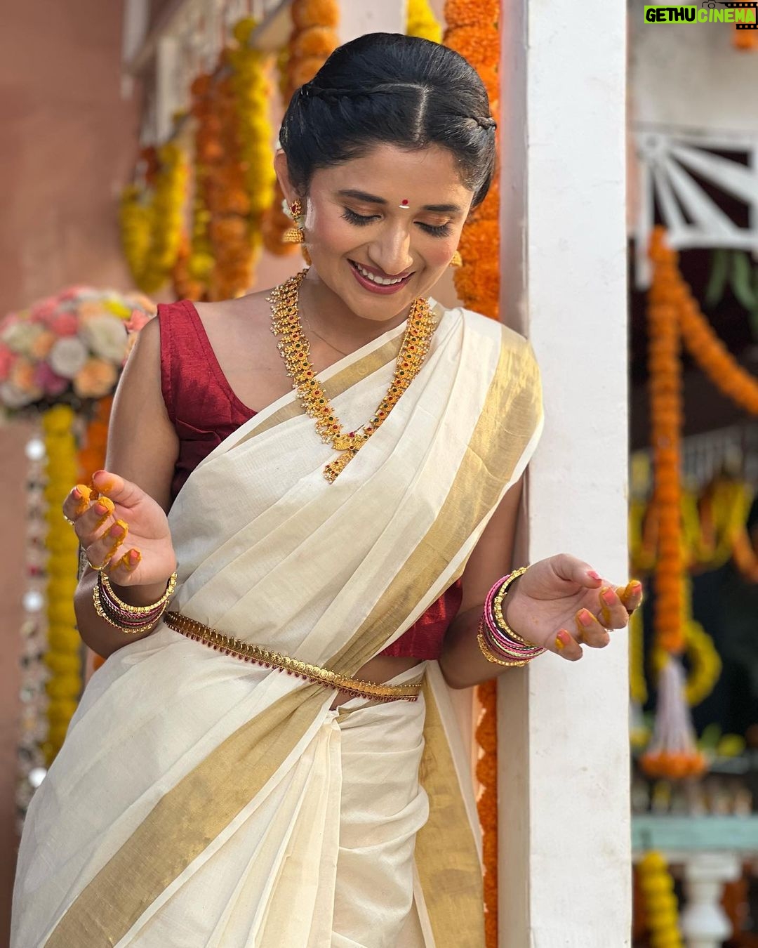 Kanika Mann Instagram - A thowback to wish you all #happyonam 🌸🌼