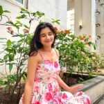 Kanika Mann Instagram - Flowers make me happy 💐 So you can send 🫢 Styling @littlepuffsofhappiness Outfit @idaho_o Assisted by @the.am.official